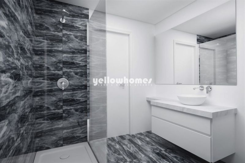 Apartamento T2 num edifício com piscina na cobertura perto da praia em Portimao